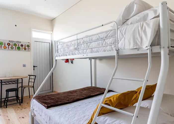 아파트 House On A Rustic Island At Campanha Trainstation