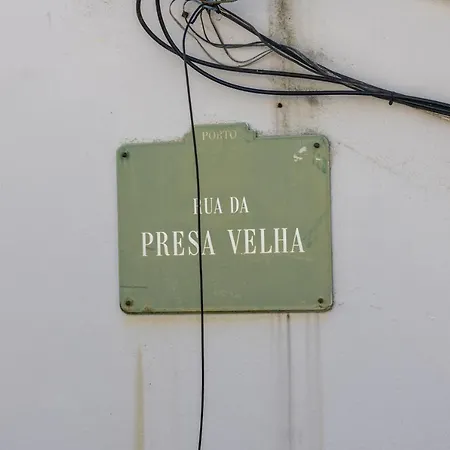 House On A Rustic Island At Campanha Trainstation Порту