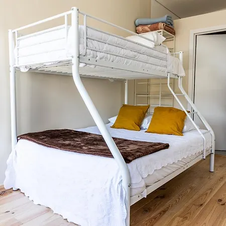 House On A Rustic Island At Campanha Trainstation Daire