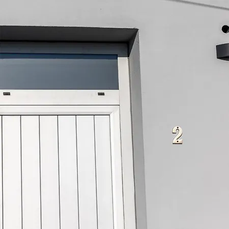 Апартаменты House On A Rustic Island At Campanha Trainstation *