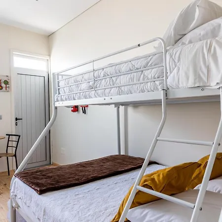 Daire House On A Rustic Island At Campanha Trainstation