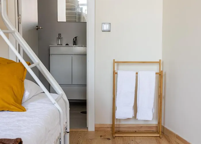 House On A Rustic Island At Campanha Trainstation * Порту