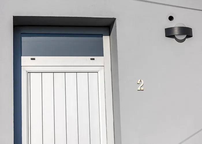 Apartment House On A Rustic Island At Campanha Trainstation *