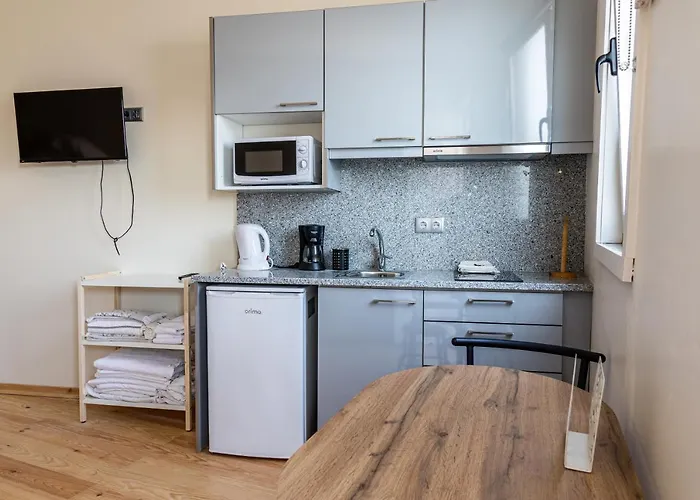 Apartment House On A Rustic Island At Campanha Trainstation Porto